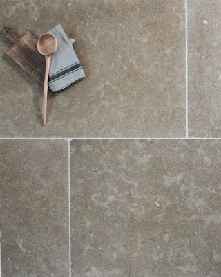 Kimmeridge - Limestone - Tumbled &amp; Etched