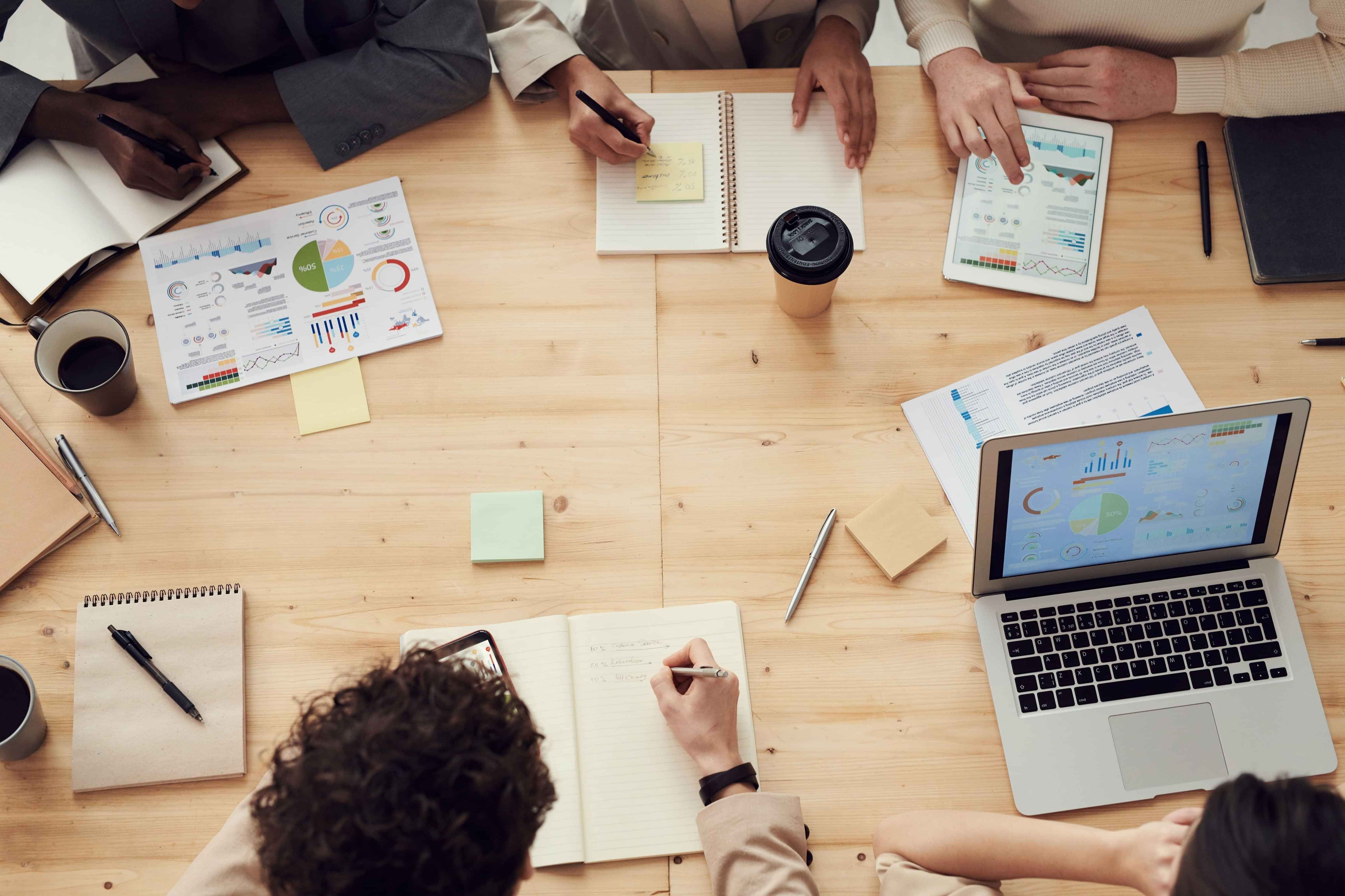 Cashtrak team collaborating on computers, providing MTD for ITSA services