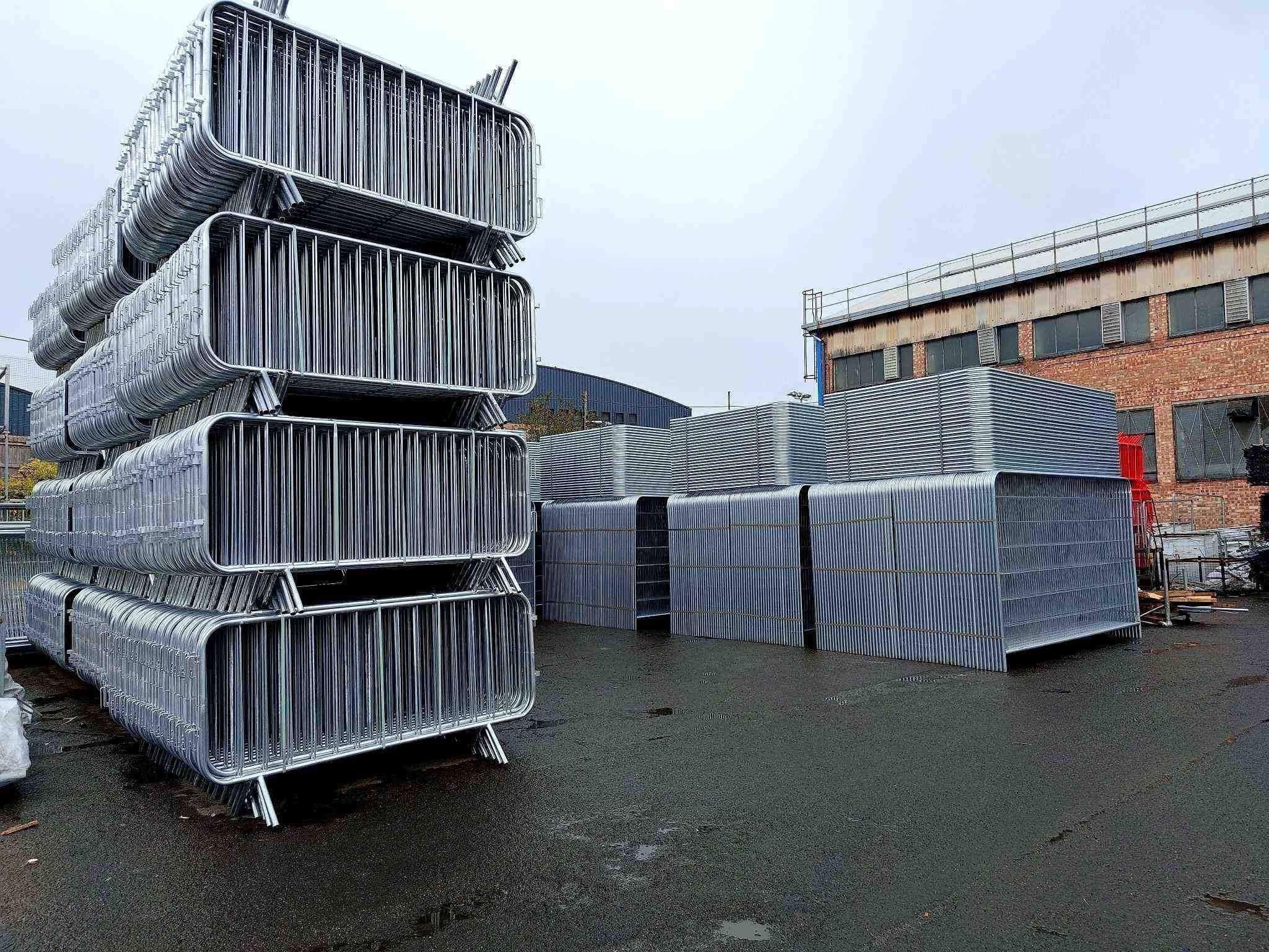 Heras fencing Liverpool – heavy duty temporary fencing panels stacked on stillages ready for delivery by Tempfence UK
