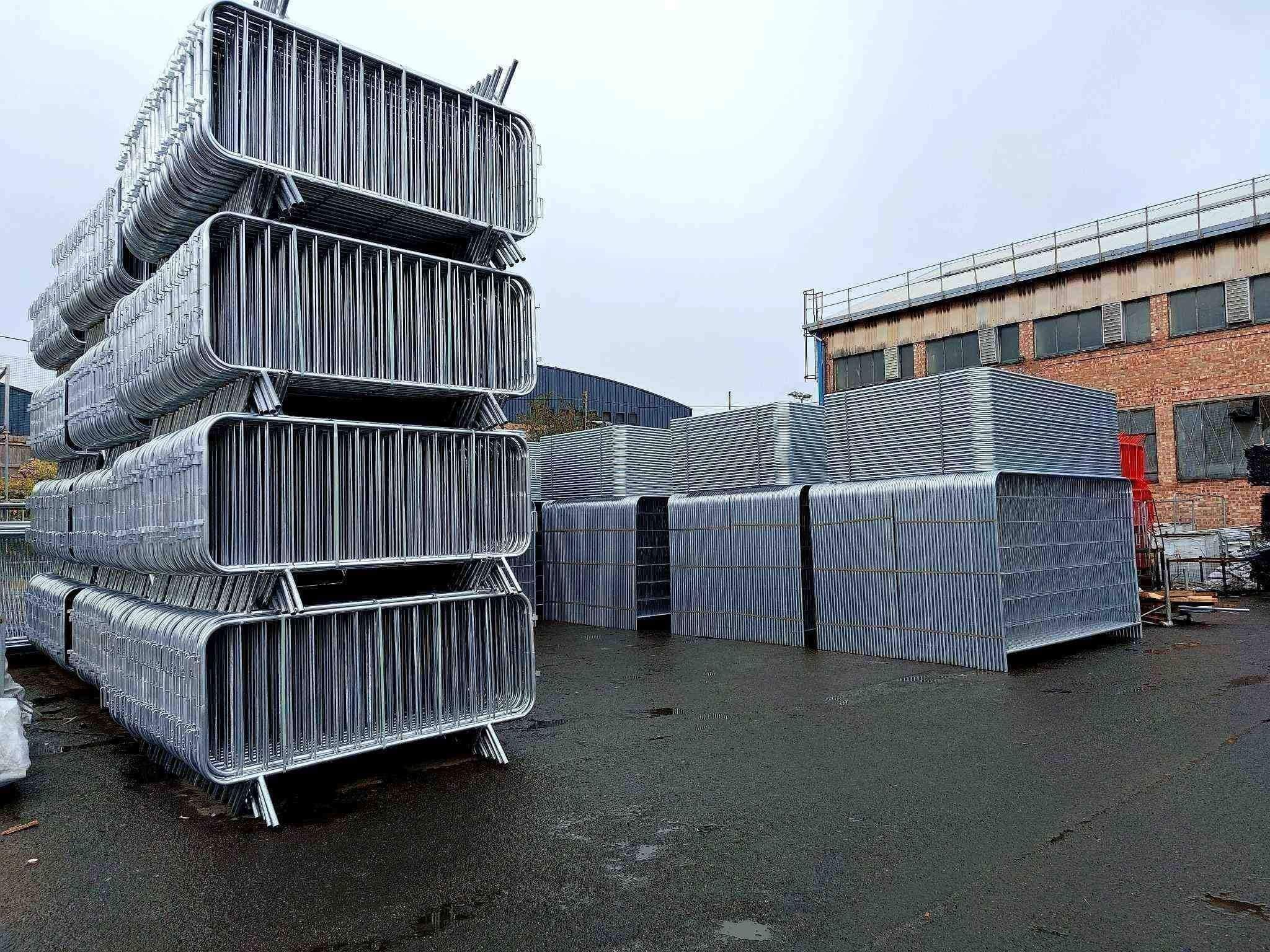 Heras fencing Bury – heavy duty temporary fencing panels stacked on stillages ready for delivery by Tempfence UK